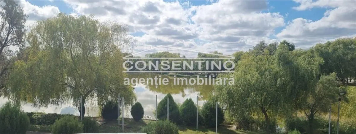 Se vinde teren , in Parcul Tineretului,cu deschidere si vedere spre lac. - foto 1