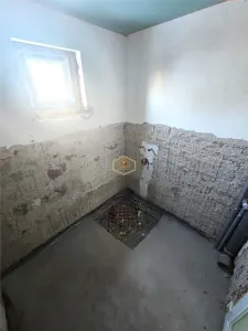 Casa pe 3 nivele | Garaj dublu | Structura solida potential excelent - foto 14