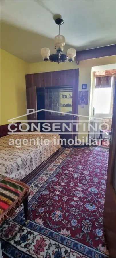 Se vinde imobil cu 3 camere , zona Hasdeu , liber 80 mp , boxa , garaj - foto 4