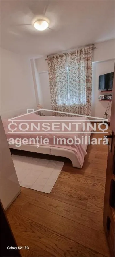 Se vinde  apartament cu 4 camere, pe str Spiru Haret , in bloc Tip Vila , la etaj 2/ 4 - foto 2