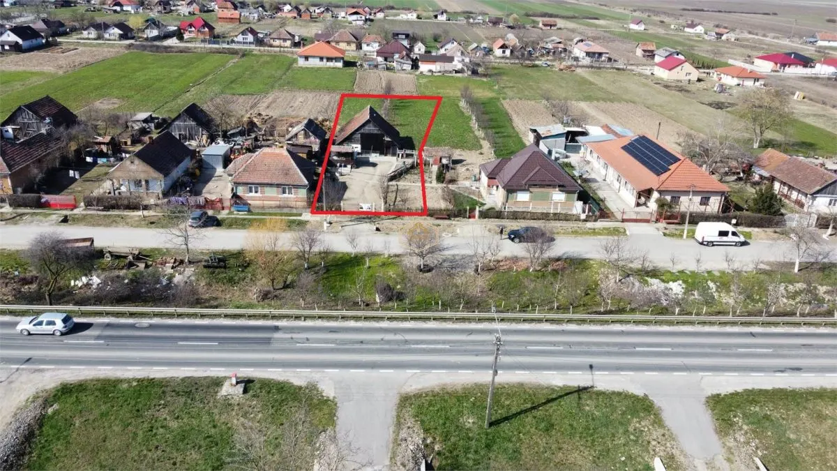 Teren intravilan 1.400 mp, ideal pentru constructia unei case - foto 1