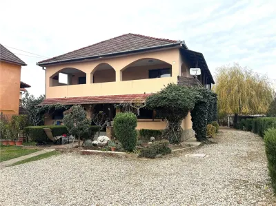 Apartament spatios cu 3 camere in Vila | Curte si gradina | Aproape de oras - Martinesti
