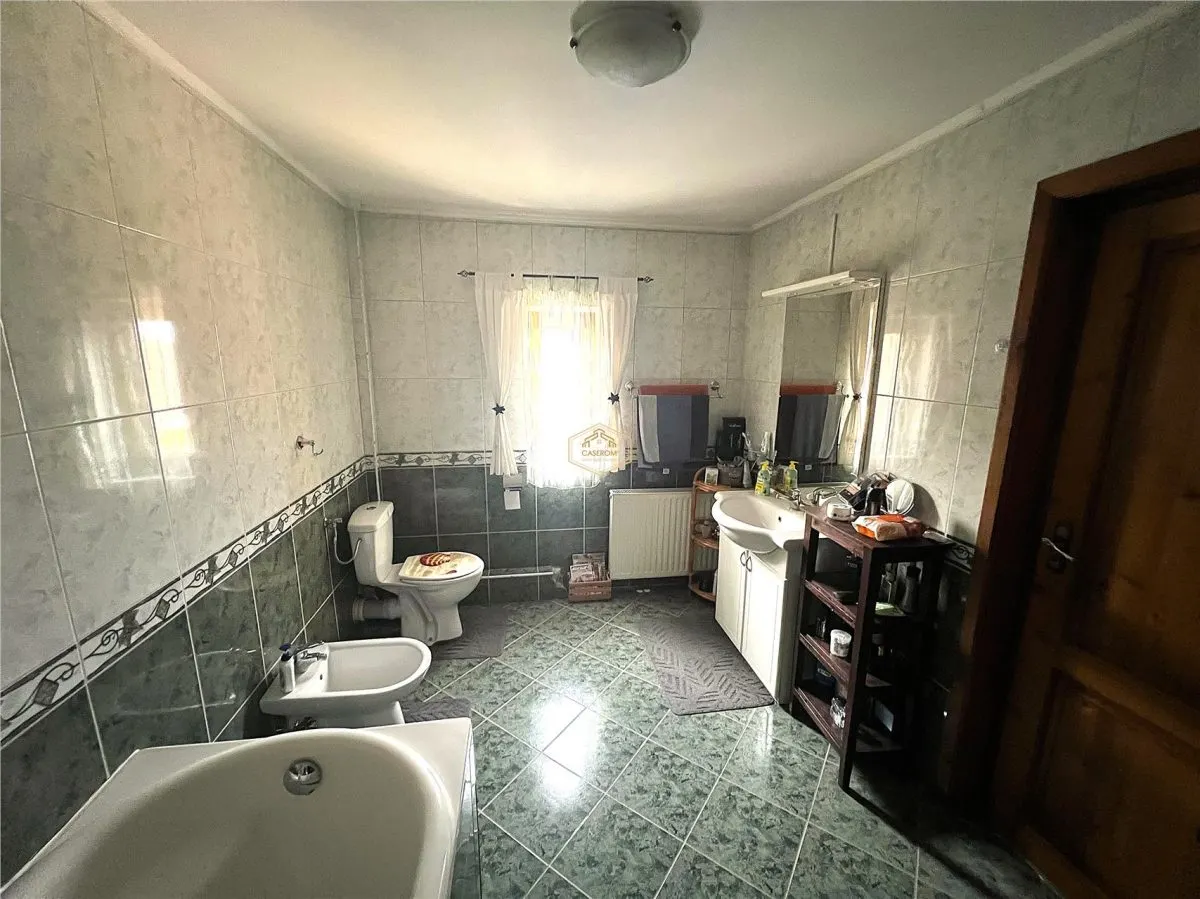 Apartament spatios cu 3 camere in Vila | Curte si gradina | Aproape de oras - foto 15