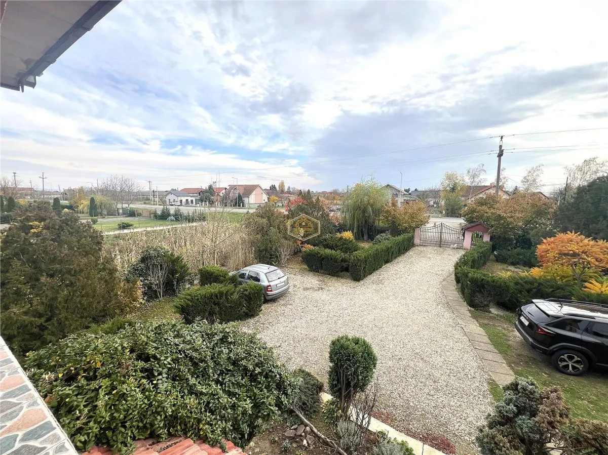 Apartament spatios cu 3 camere in Vila | Curte si gradina | Aproape de oras - foto 18