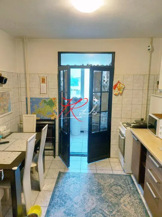 Vanzare apartament 3 camere Teiul Doamnei - foto 1