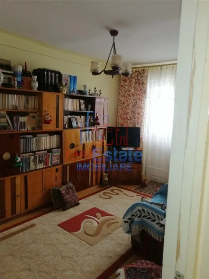 Apartament 3 camere Alexandru cel Bun - foto 1