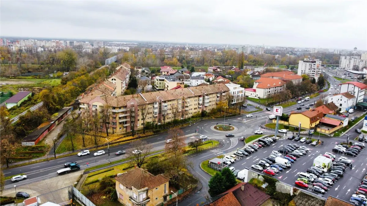 Central | Apartament spatios cu 4 camere | Etaj I - foto 1