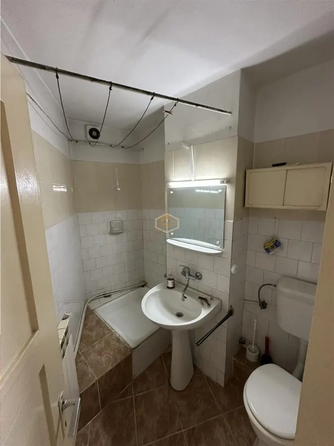 Central | Apartament spatios cu 4 camere | Etaj I - foto 8
