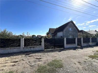 Casa cu 3 dormitoare si teren generos- Lazuri - Lazuri