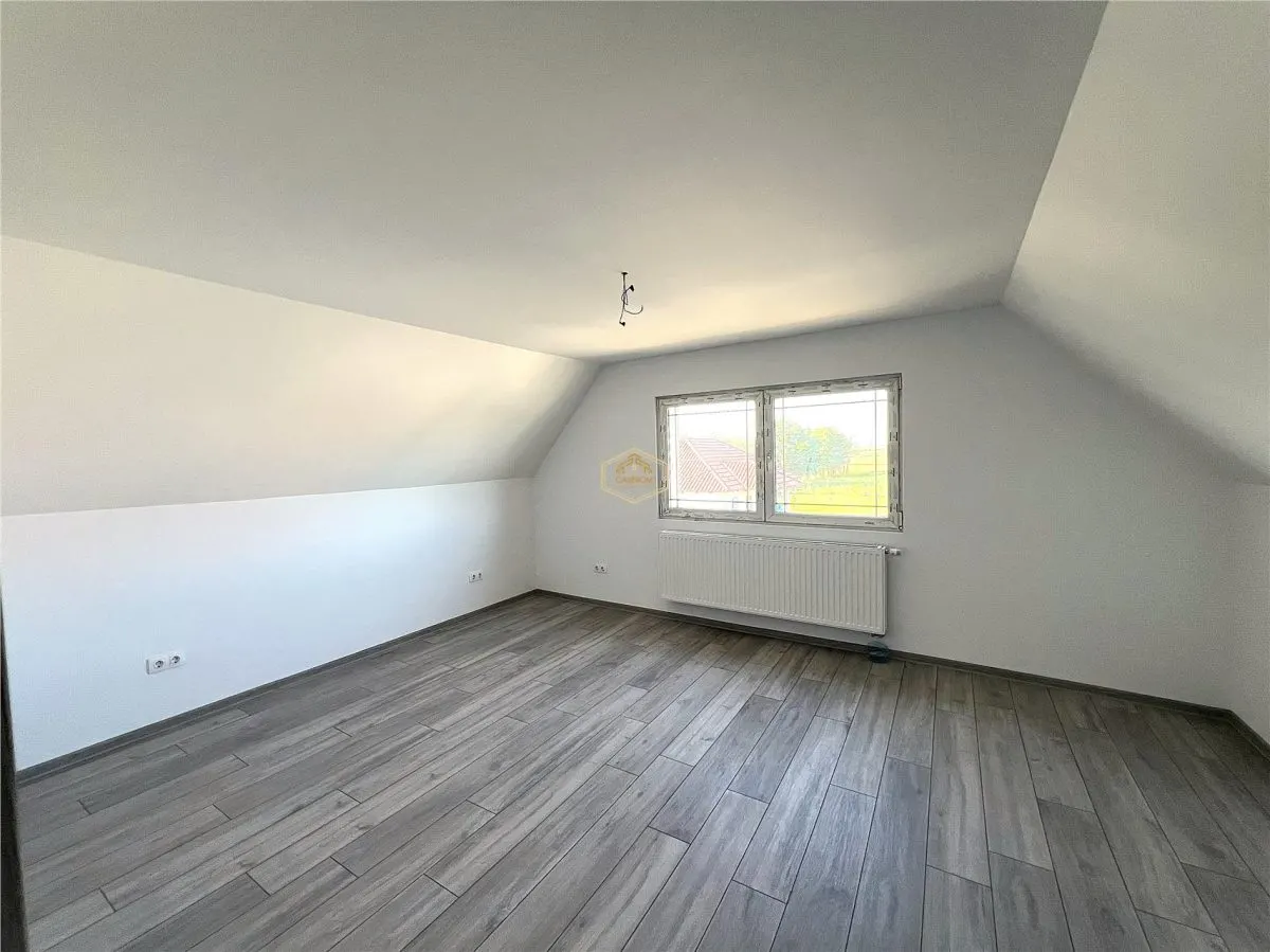 Casa cu 3 dormitoare si teren generos- Lazuri - foto 13