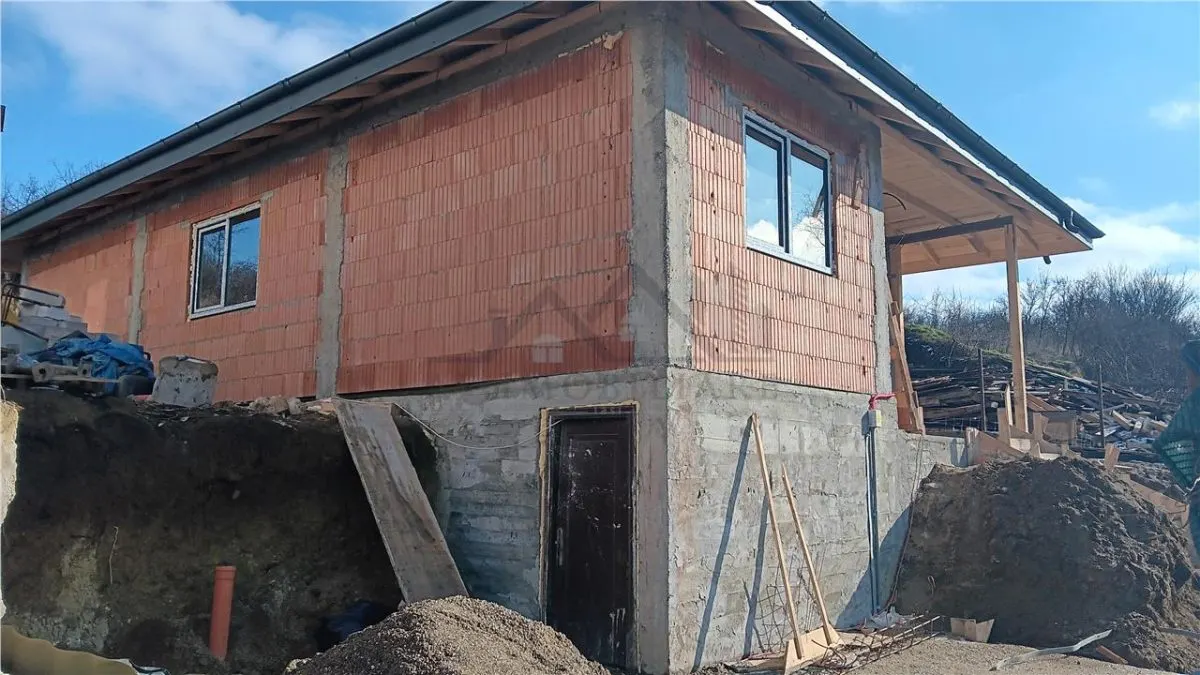 LA CHEIE! Visan Barnova CASA parter 100mp TEREN 400mp toate utilitatile - foto 2