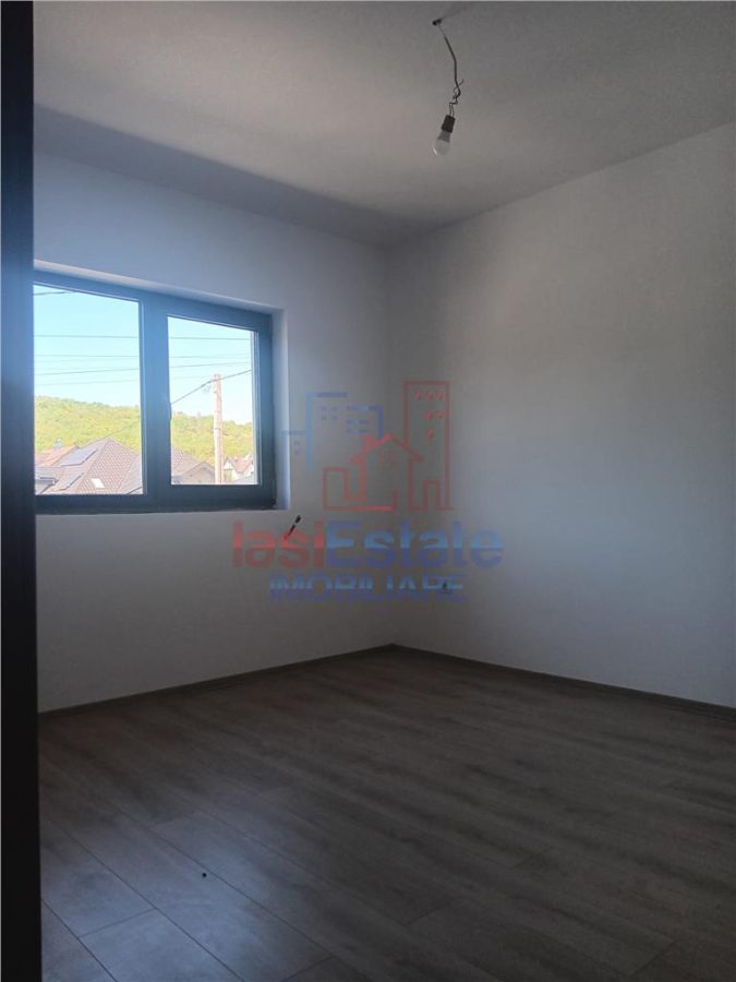 LA CHEIE! Visan Barnova CASA parter 100mp TEREN 400mp toate utilitatile - foto 12