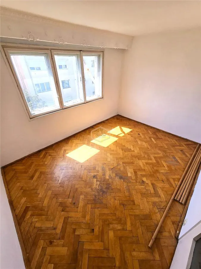 Video | Apartament decomandat 3 camere | Strada Sanatati | Micro 16 - foto 3