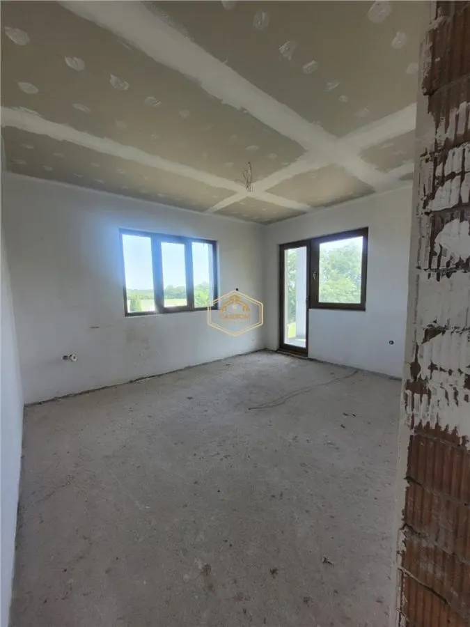 Casa cu 5 camere in Bercu Nou | Teren 1.500 mp - Drum Principal - foto 6