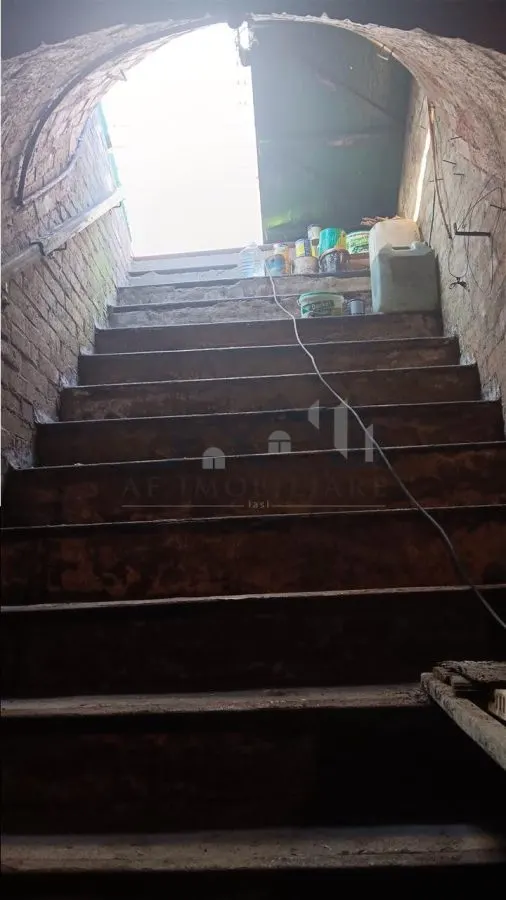 Tatarasi zona Piata Chirila teren 576mp cu casa si anexe (pretabil  si privatizare) - foto 11