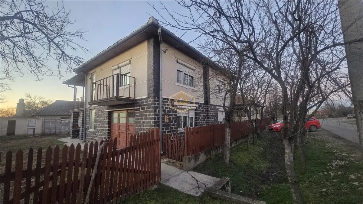 Casa individuală cu 4 camere in Mediesu Aurit | Castelul Lonyai - foto 1