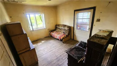 Casa cu teren intravilan de 2.211 mp | Centru, comuna Apa - foto 14