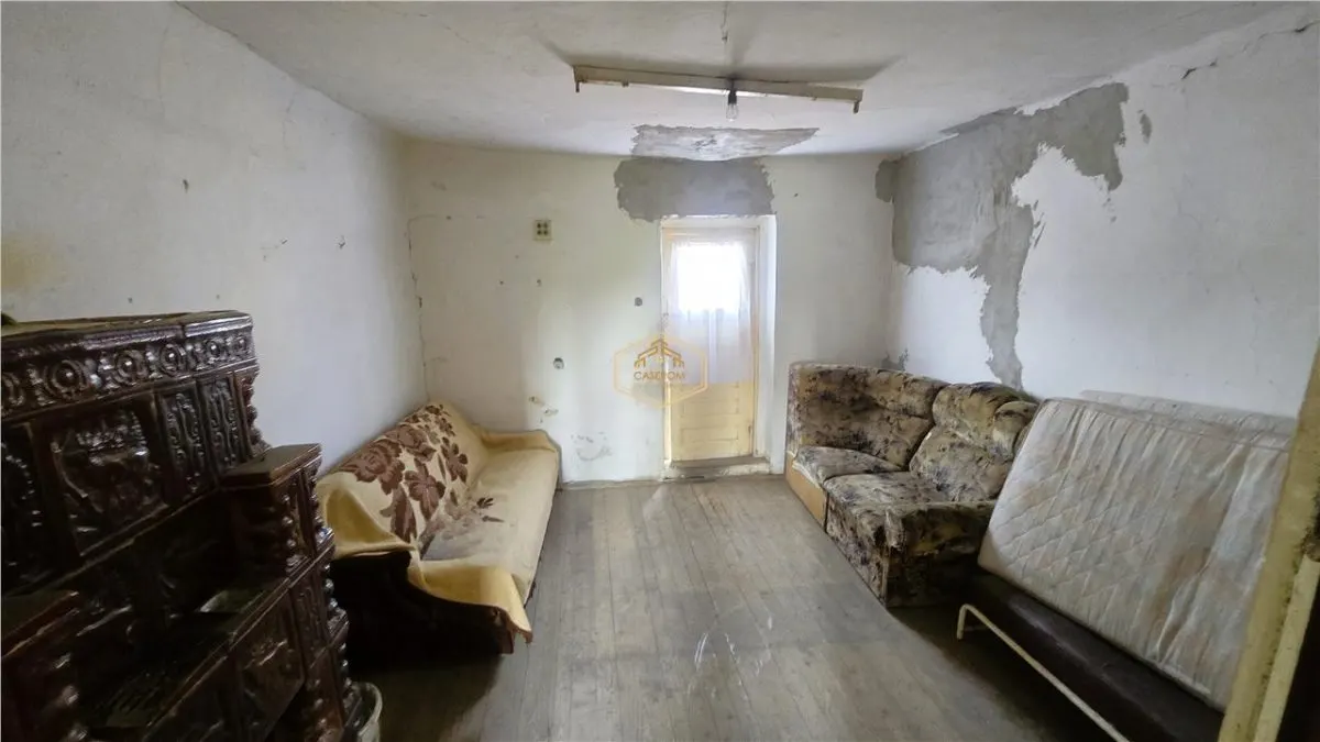 Casa cu teren intravilan de 2.211 mp | Centru, comuna Apa - foto 15
