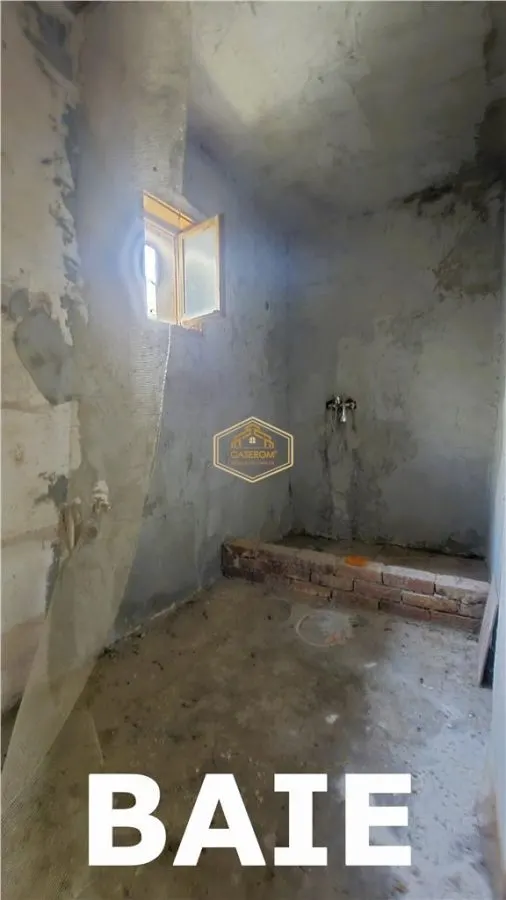 Casa cu teren intravilan de 2.211 mp | Centru, comuna Apa - foto 16