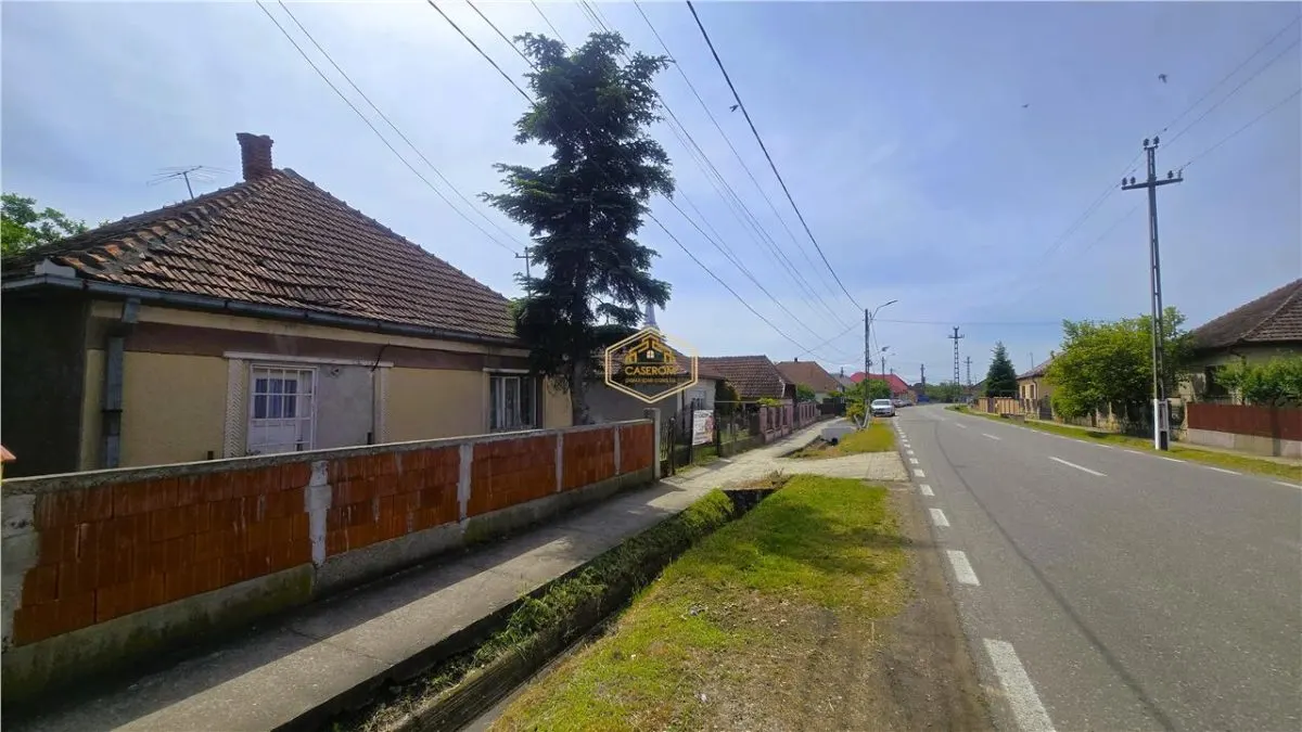 Casa cu teren intravilan de 2.211 mp | Centru, comuna Apa - foto 8