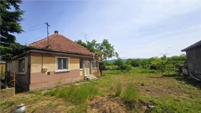 Casa cu teren intravilan de 2.211 mp | Centru, comuna Apa - foto 9