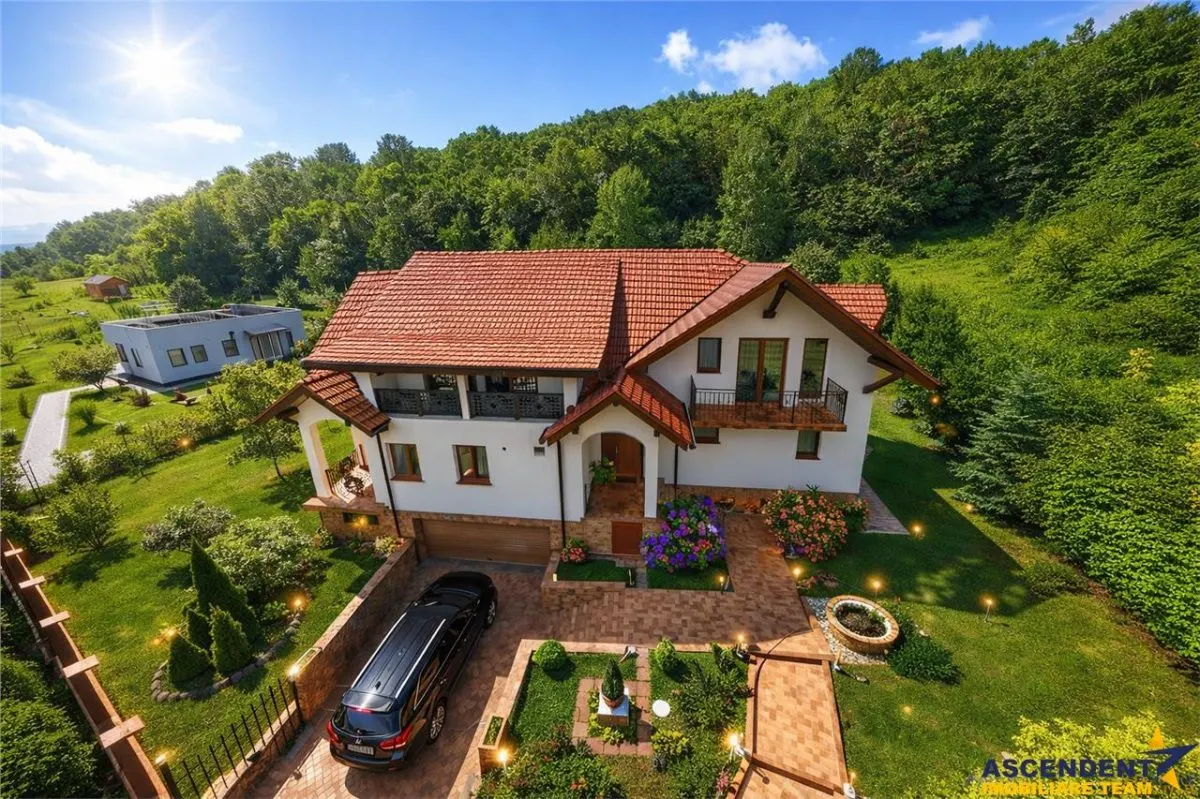 FILM! Vila rafinata, intr- un mediu natural de elita, Pestisu Mic, Valea Nandrului - foto 1