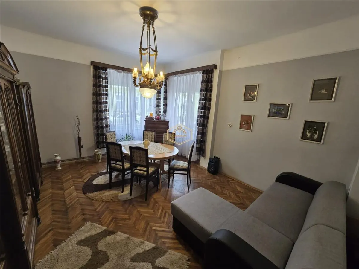 Apartament cu 3 camere aproape de inima Satmarului | Curte proprie 290 mp - foto 2