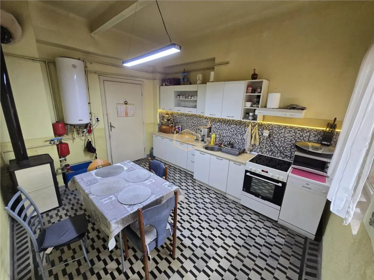 Apartament cu 3 camere aproape de inima Satmarului | Curte proprie 290 mp - foto 9
