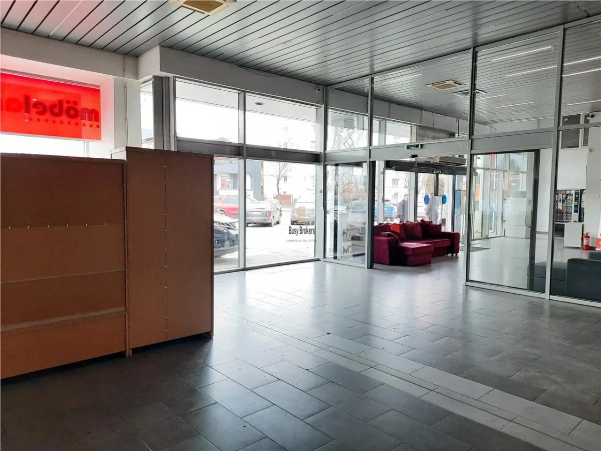 Spatiu Comercial - 300 mp - Showroom  - Servicii - foto 3
