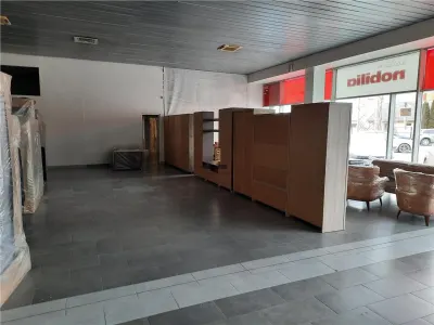 Spatiu Comercial - 300 mp - Showroom  - Servicii - foto 7