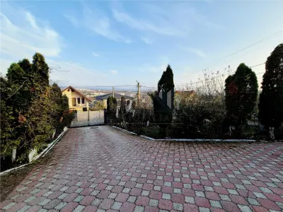 Casa de inchiriat cu priveliste frumoasa - foto 15