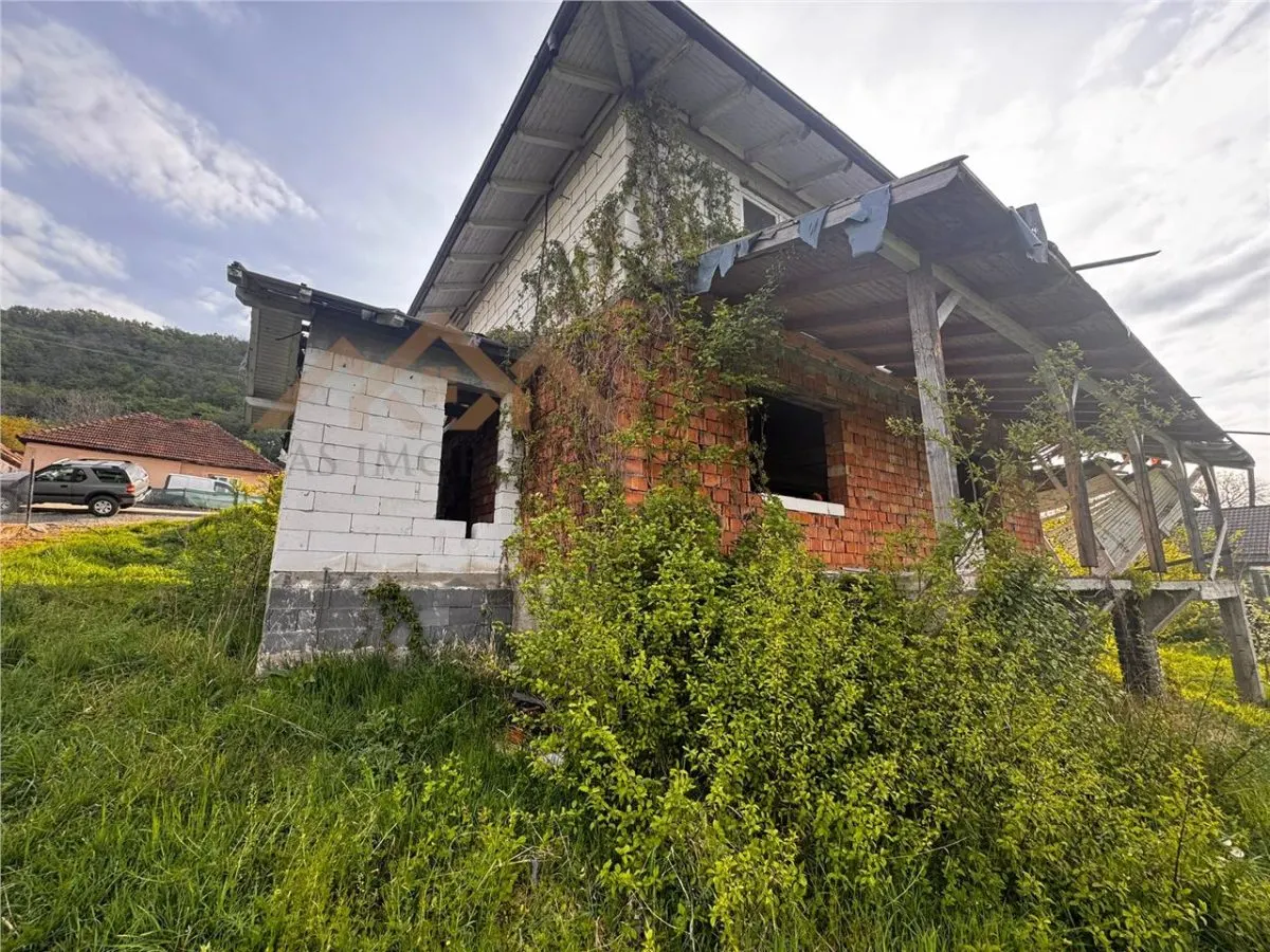 Casa cu etaj la rosu, Cicarlau , zona centrala - foto 2