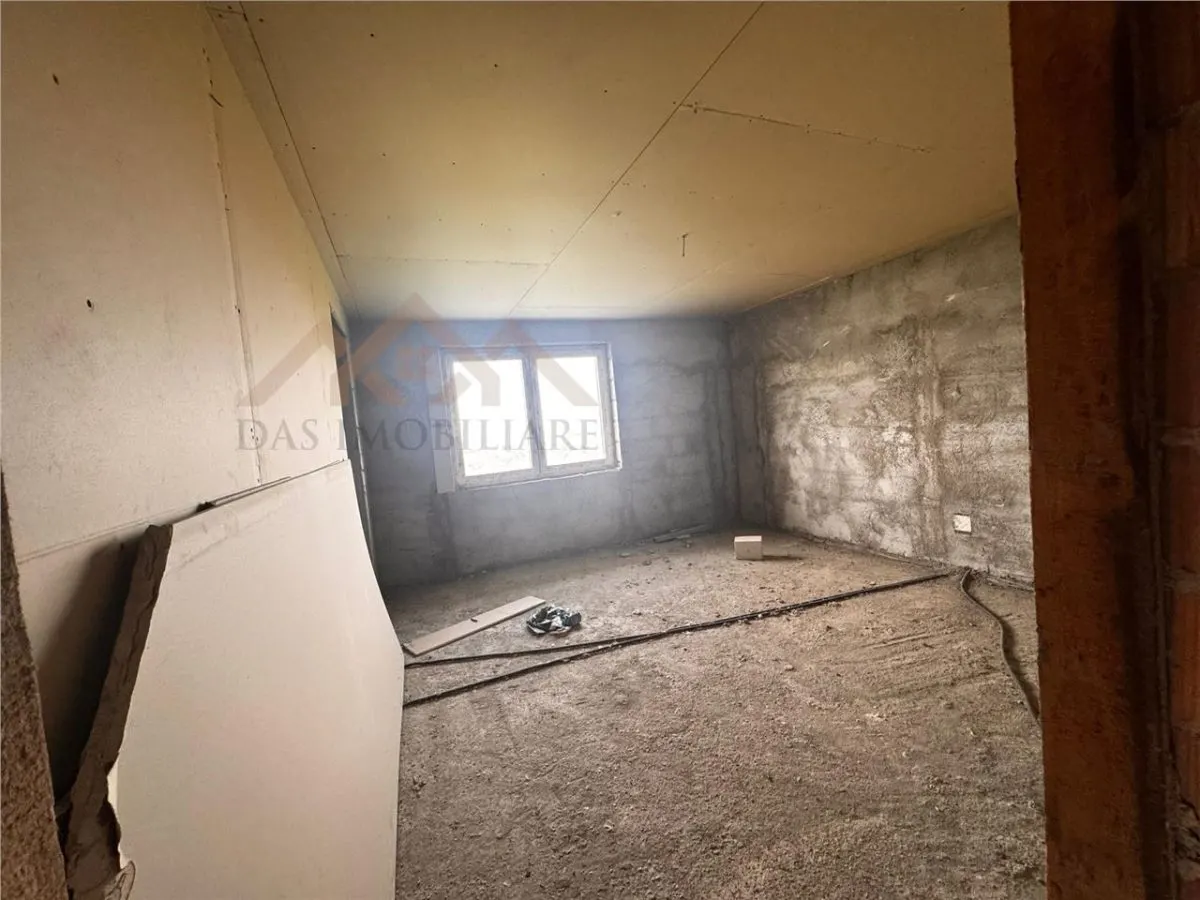 Casa cu etaj la rosu, Cicarlau , zona centrala - foto 8