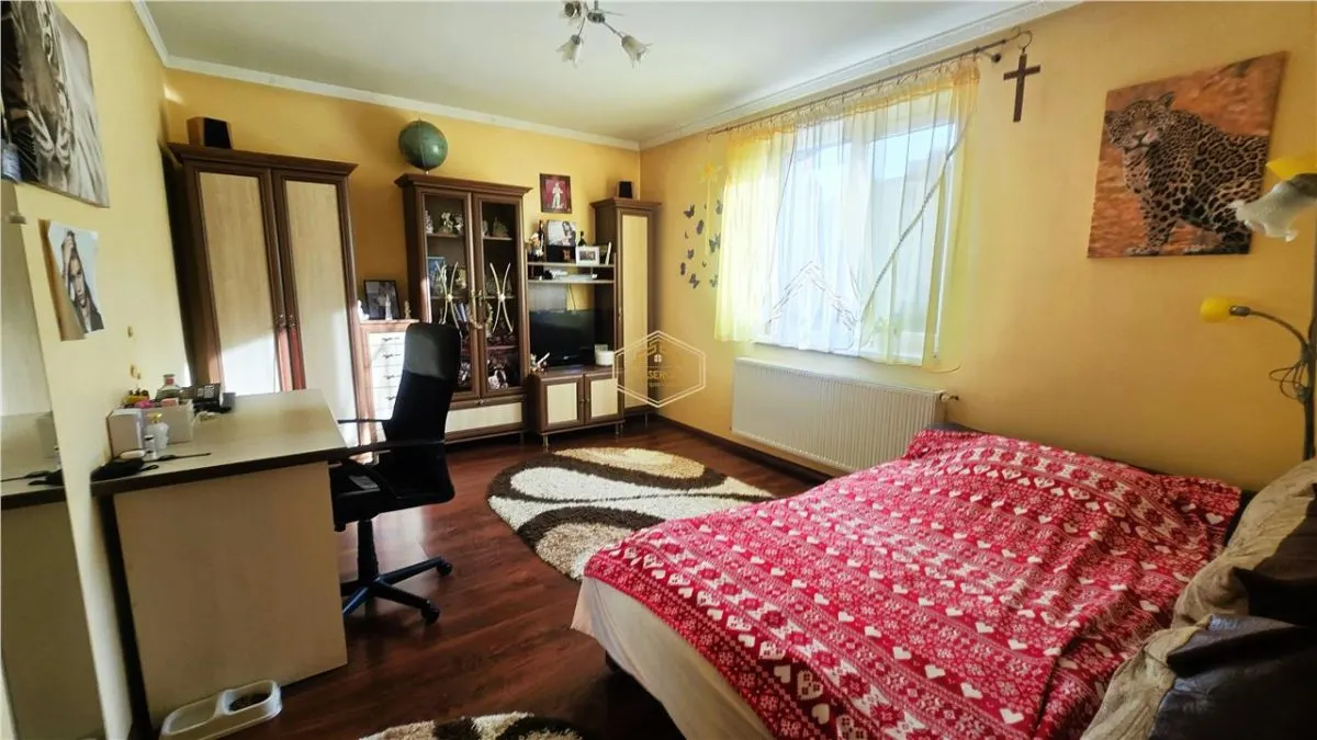VIDEO | Aproape de oras: Casa cu 3 dormitoare, curte frumoasa si terasa cu gratar - foto 11