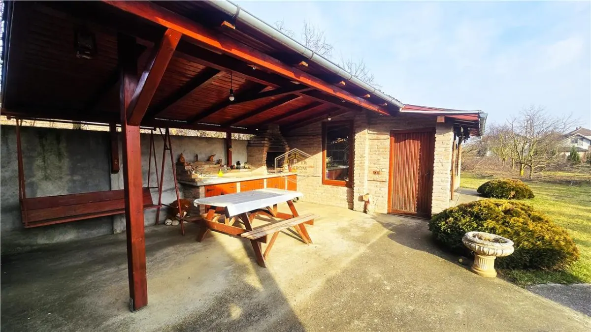 VIDEO | Aproape de oras: Casa cu 3 dormitoare, curte frumoasa si terasa cu gratar - foto 19