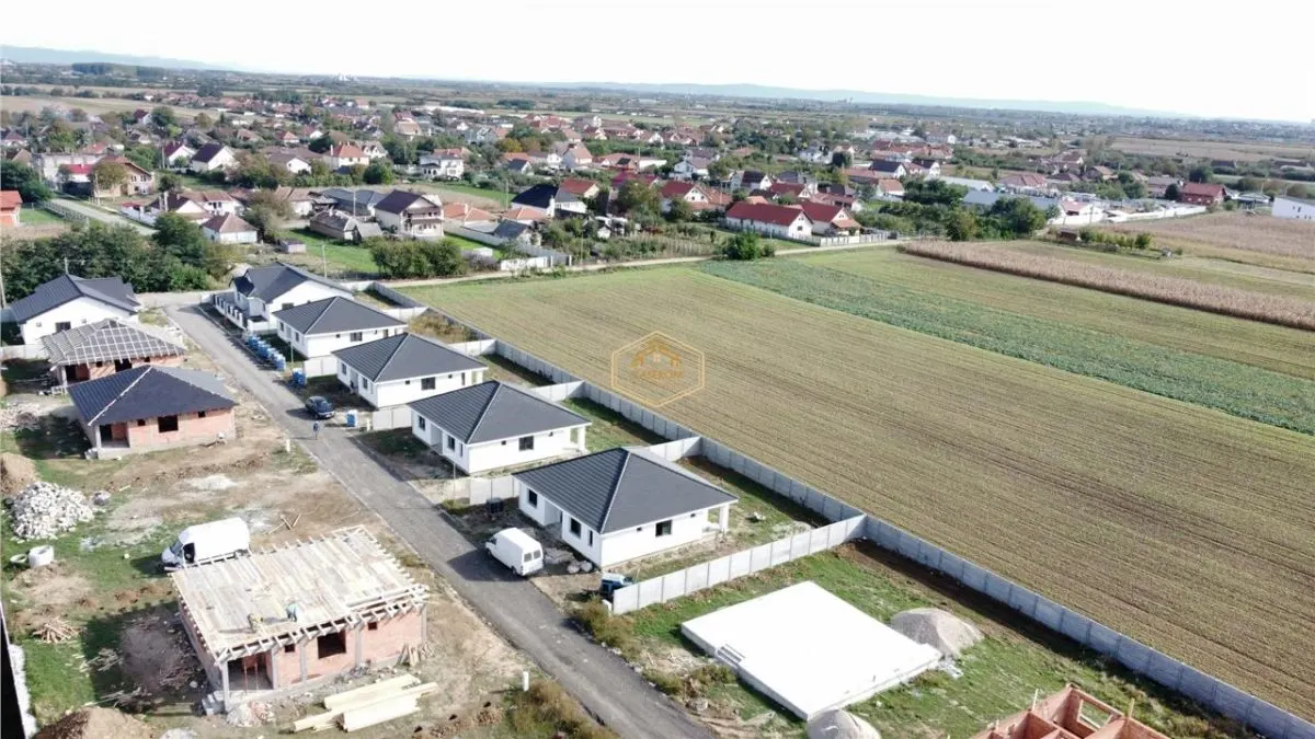 Casa ta de vis in Lazuri | Confort modern la doar 10 minute de Satu Mare - foto 4