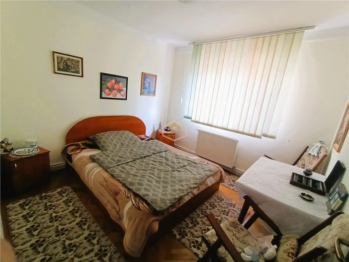 Apartament 4 camere ideal pentru familie sau elevi | Piata 25 Octombrie - foto 2