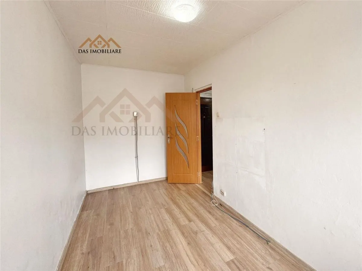 Garsoniera  etaj 3, str. Dragos Voda - foto 8