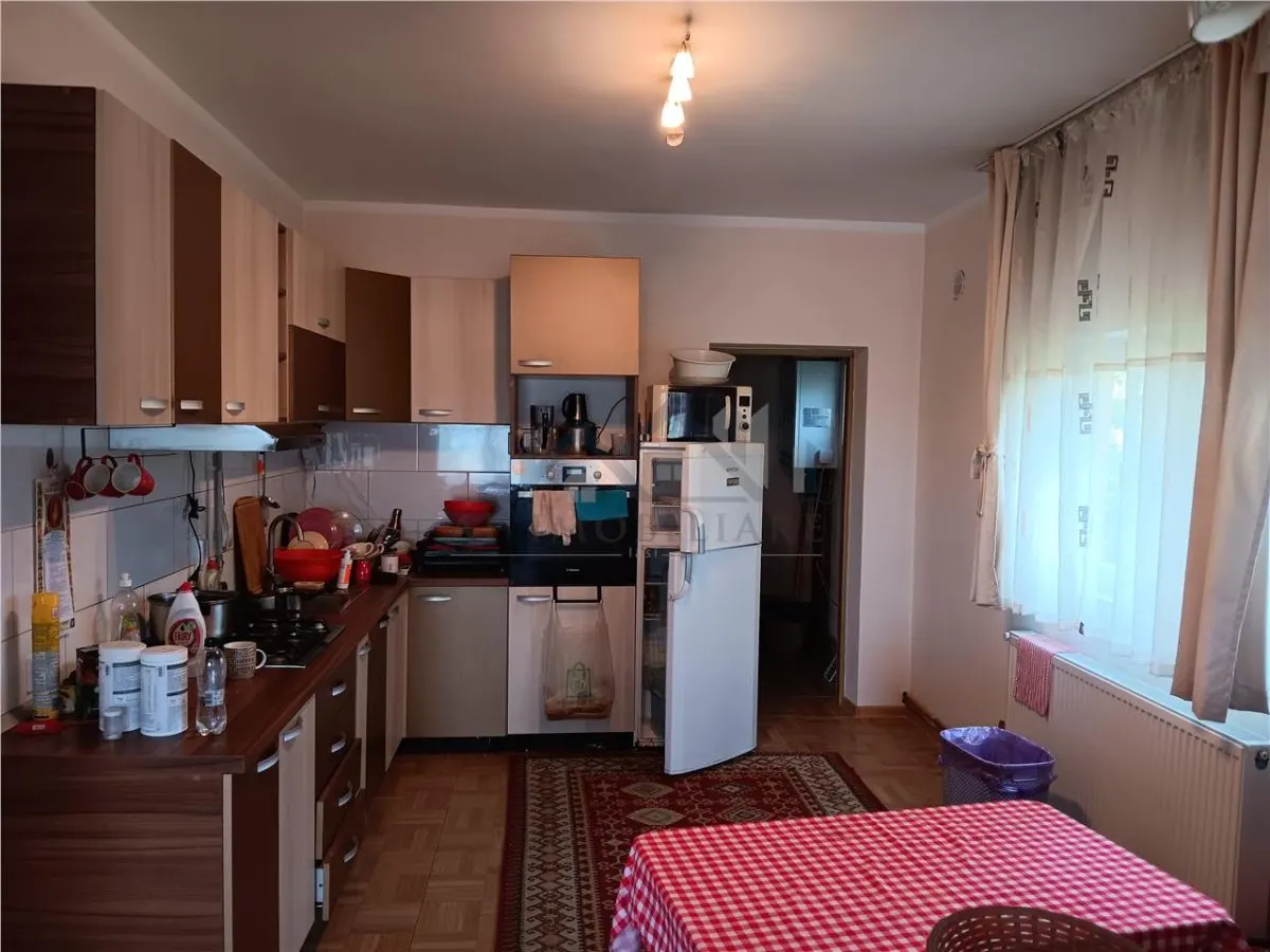 Tomesti  Vila P+E SU=236mp 5 dormitoare living doua bai garaj TEREN 1347mp amenajat - foto 5
