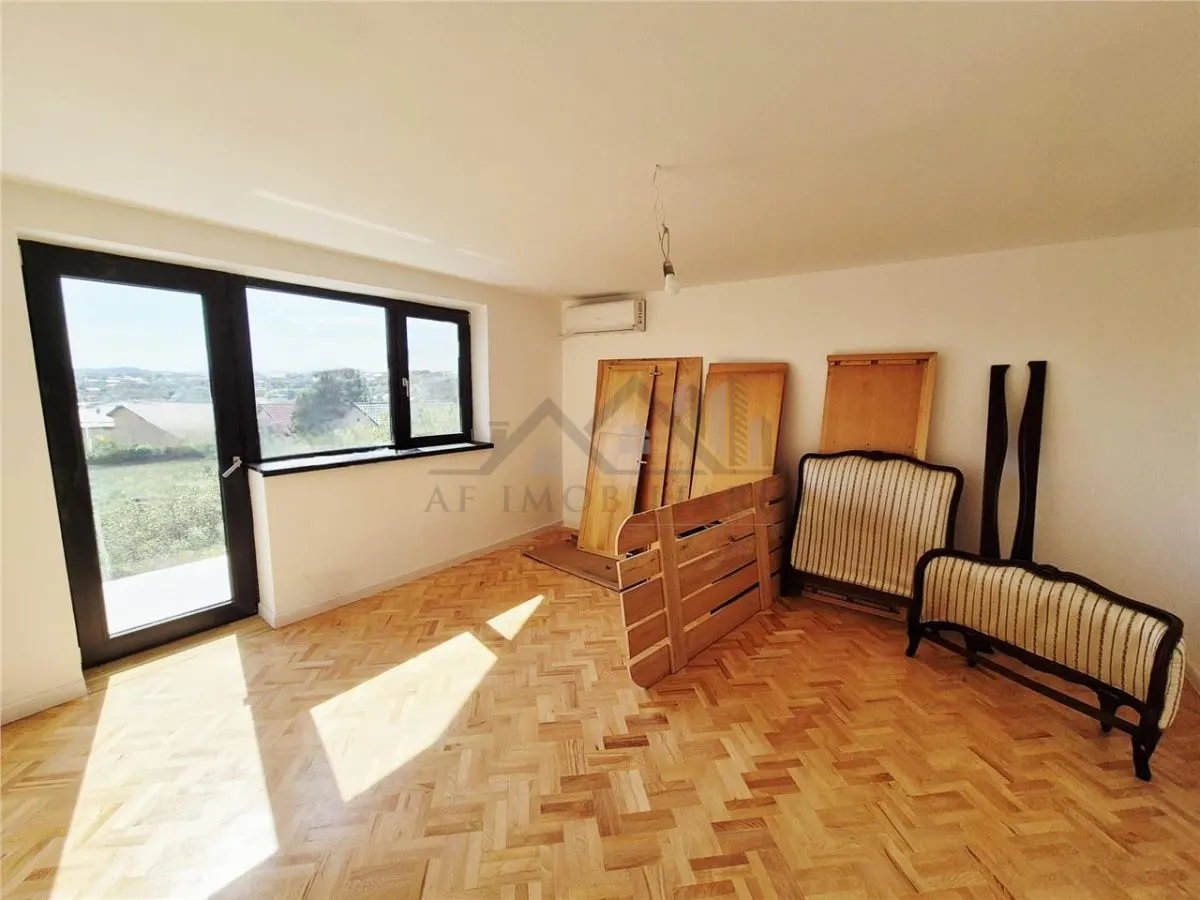 Casa de vanzare cu garaj, 405 mp utili-1500 mp teren - foto 3