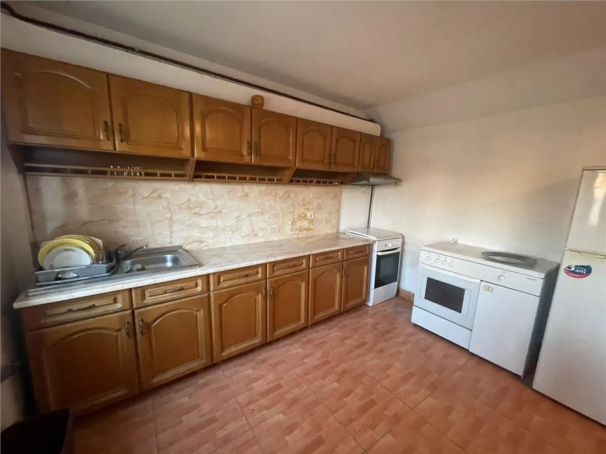Casa compusă din  2 apartamente cu acces separat | zona semicentral? | B-dul Unirii | - foto 12