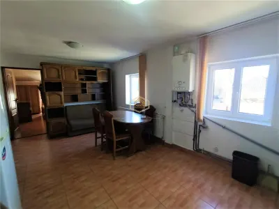 Casa compusă din  2 apartamente cu acces separat | zona semicentral? | B-dul Unirii | - foto 13