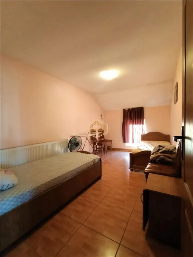 Casa compusă din  2 apartamente cu acces separat | zona semicentral? | B-dul Unirii | - foto 15
