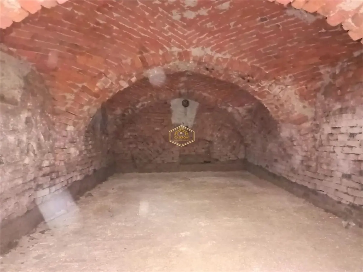 Casa compusă din  2 apartamente cu acces separat | zona semicentral? | B-dul Unirii | - foto 20