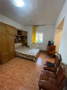 Casa compusă din  2 apartamente cu acces separat | zona semicentral? | B-dul Unirii | - foto 4
