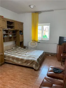Casa compusă din  2 apartamente cu acces separat | zona semicentral? | B-dul Unirii | - foto 5