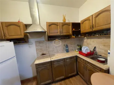 Casa compusă din  2 apartamente cu acces separat | zona semicentral? | B-dul Unirii | - foto 6
