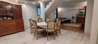 Casa individuala 5 camere | Teren 300 mp | Ideala pentru 2 familii - foto 2