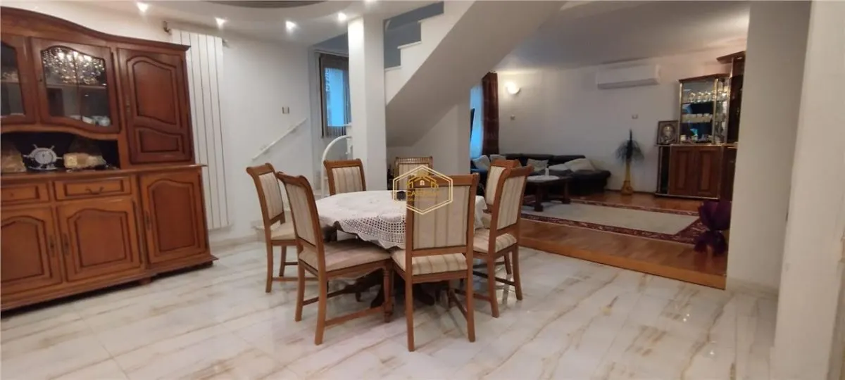 Casa individuala 5 camere | Teren 300 mp | Ideala pentru 2 familii - foto 2