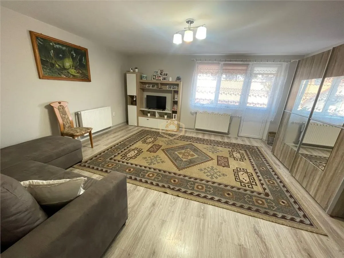 Apartament cu 2 camere + cladire P+M cu 2 unitati locative - foto 2